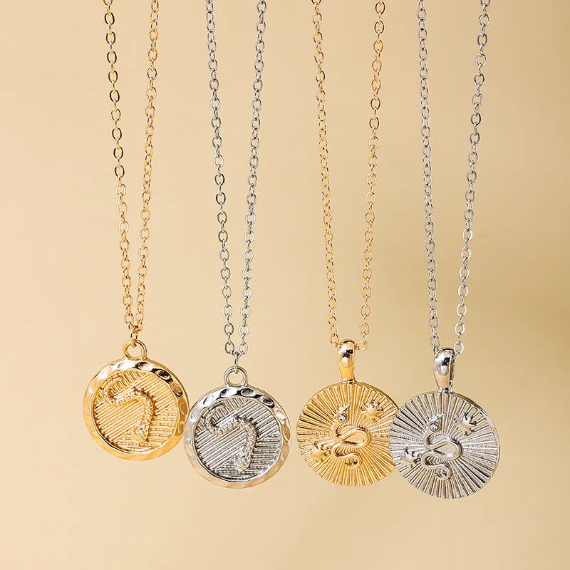 Fashionable Serpent Circle Necklace with Unique Carved Detail