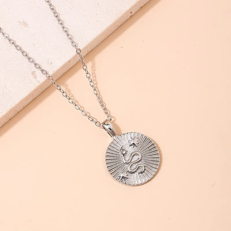 Fashionable Serpent Circle Necklace with Unique Carved Detail