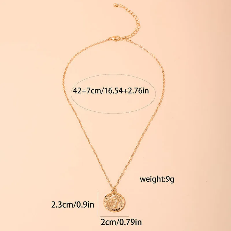 Fashionable Serpent Circle Necklace with Unique Carved Detail