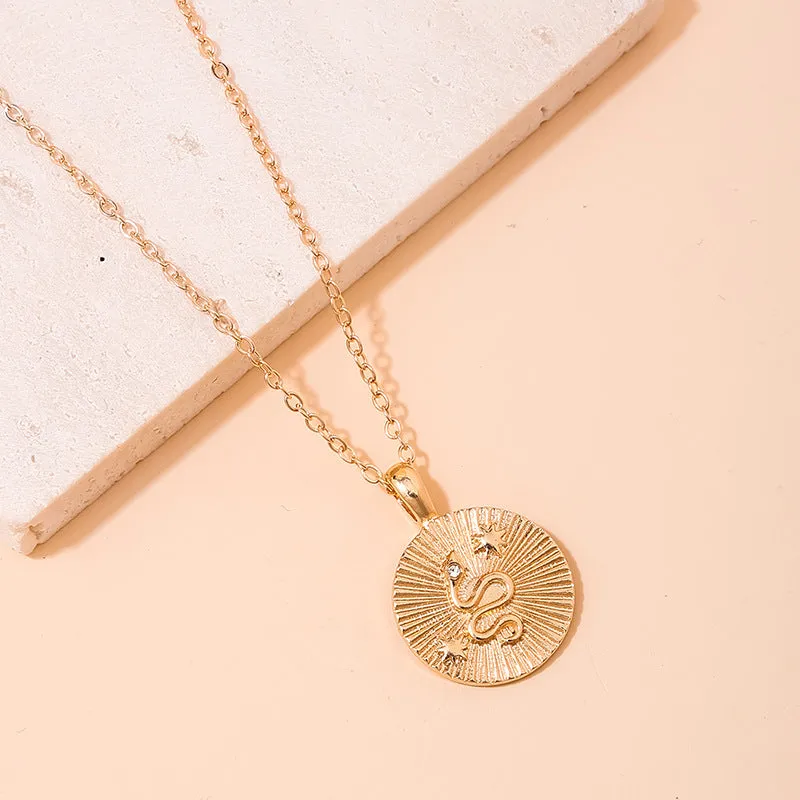 Fashionable Serpent Circle Necklace with Unique Carved Detail