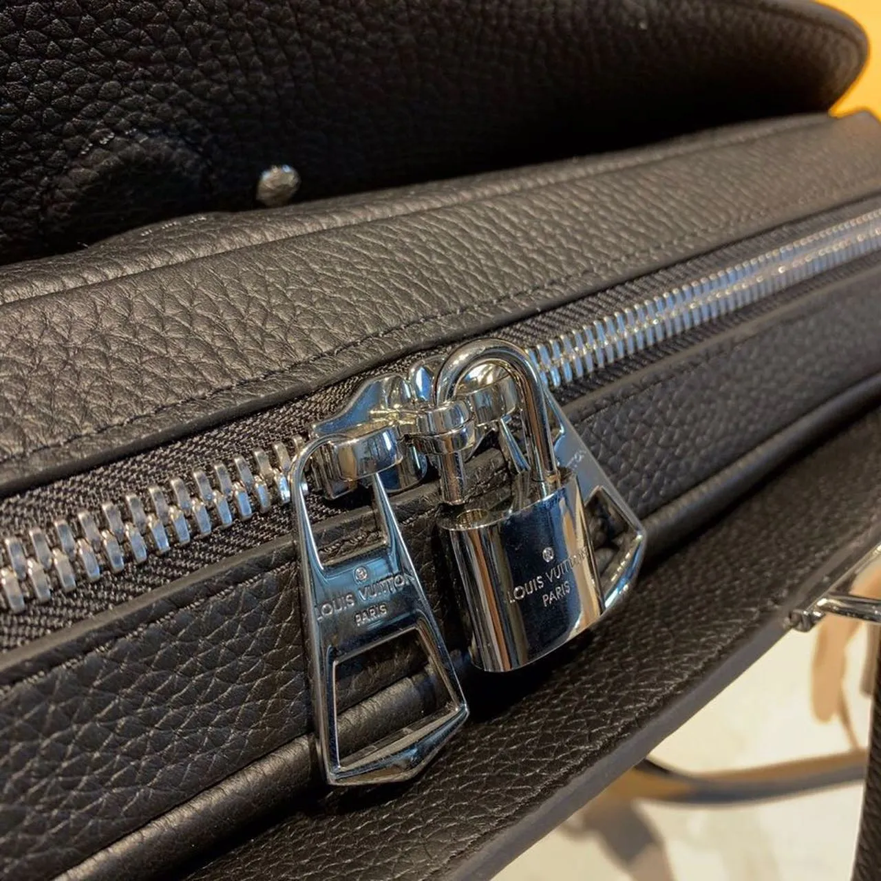 Louis Vuitton Armand MM Briefcase Bag 38cm Taurillon Leather Spring/Summer 2019 Collection M55227 Black