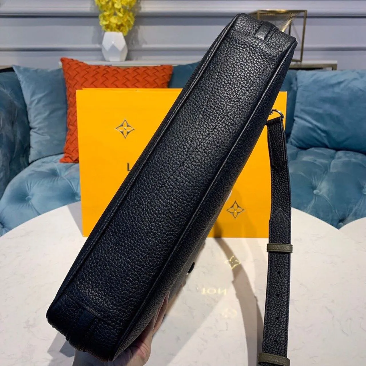 Louis Vuitton Armand MM Briefcase Bag 38cm Taurillon Leather Spring/Summer 2019 Collection M55227 Black