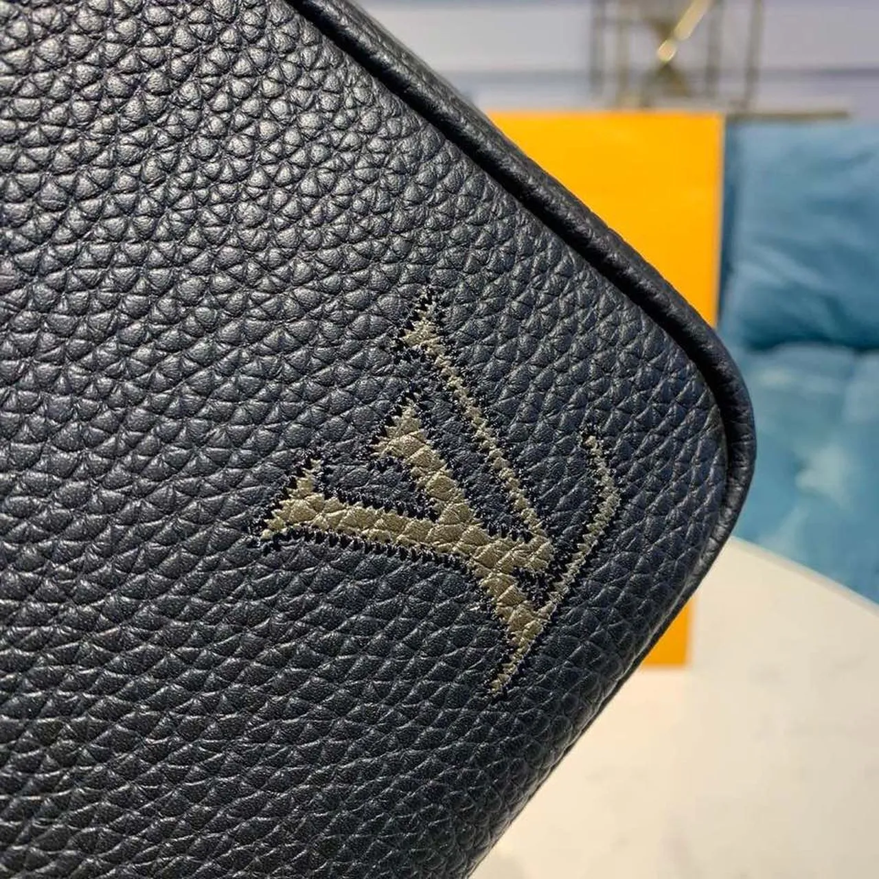 Louis Vuitton Armand MM Briefcase Bag 38cm Taurillon Leather Spring/Summer 2019 Collection M55227 Black