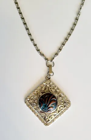 Necklace with detachable pendant and snap