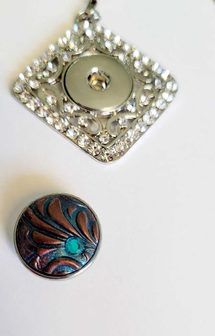 Necklace with detachable pendant and snap