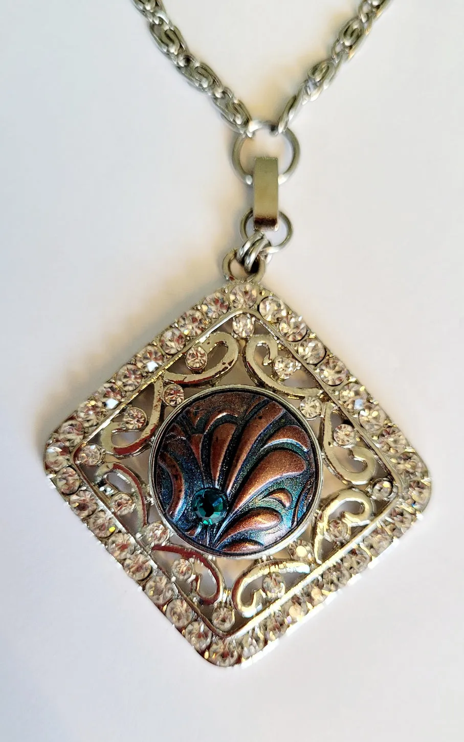 Necklace with detachable pendant and snap